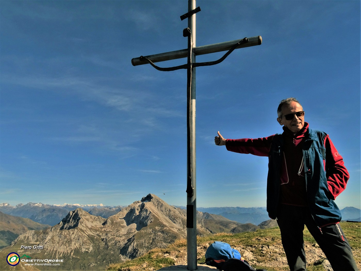 45 Da Cima Menna (2300 m) spettacolare vista su Pizzo Arera (2512 m) e Corna Piana (2302 m).JPG -                                